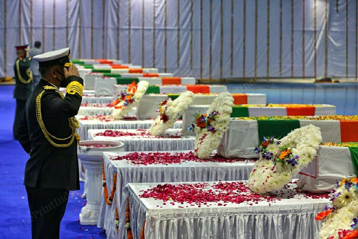 Navy chief R.Hari Kumar pays tribute to the victims | Photo: Praveen Jain | ThePrint