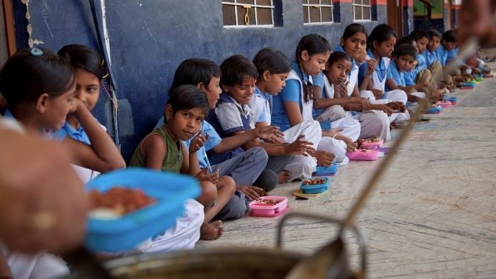 Representational image | A mid-day meal at a school | Wikimedia Commons