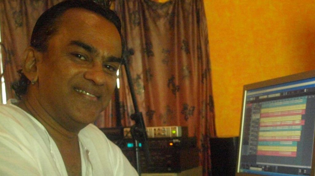 Pop star Remo Fernandes at his studio | Wikimedia Commons