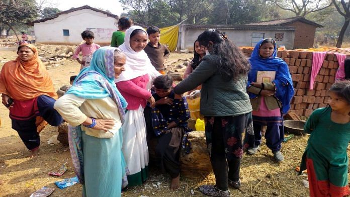 An Auxiliary Nurse Midwife (ANM) conducting a door to door vaccination campaign at Margomunda, in Jharkhand's Deoghar | Representational photo: ANI