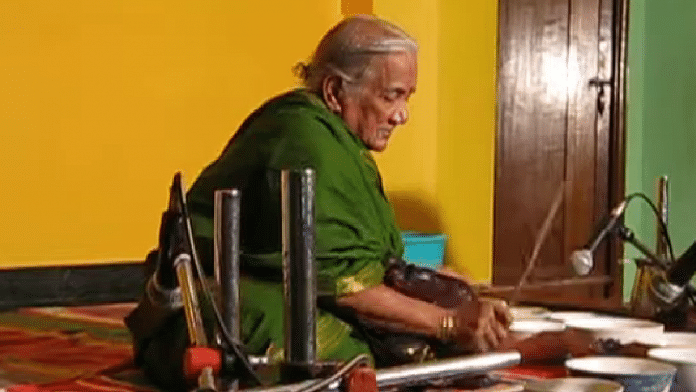 A screengrab of Seetha Doraiswamy playing the jaltarangam | YouTube