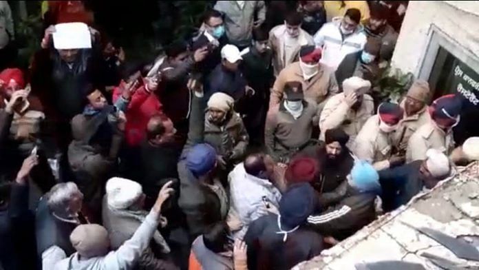 AAP supporters clash outside the Jalandhar Press Club | Videograb