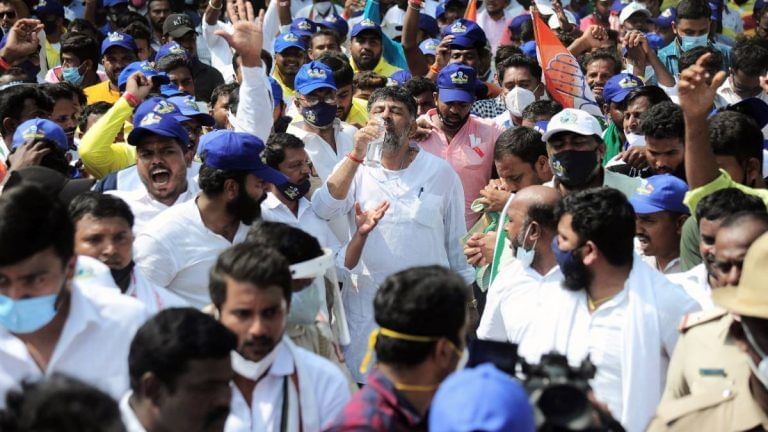 Karnataka Police book Congress leaders for violating Covid norms, but Mekedatu padayatra still on