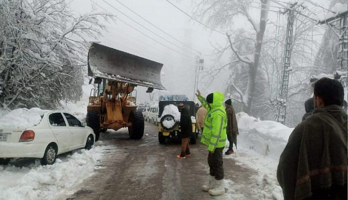 A road clearance operation under way at Murree | Twitter | @RwpPolice