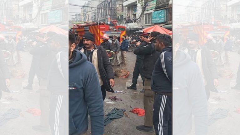Bomb blast kills 3, over 20 injured in Pakistan