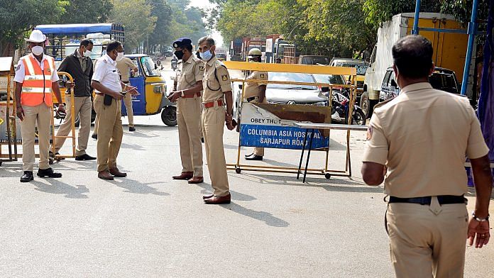 Karnataka Police stand guard at a checkpoint during a weekend curfew in Bengaluru, on 8 January 2022 | ANI Photo