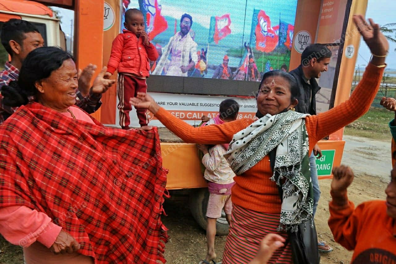 Locals ladies dance in front of a BJP campaign vehicle in Thanga | Photo: Praveen Jain | ThePrint