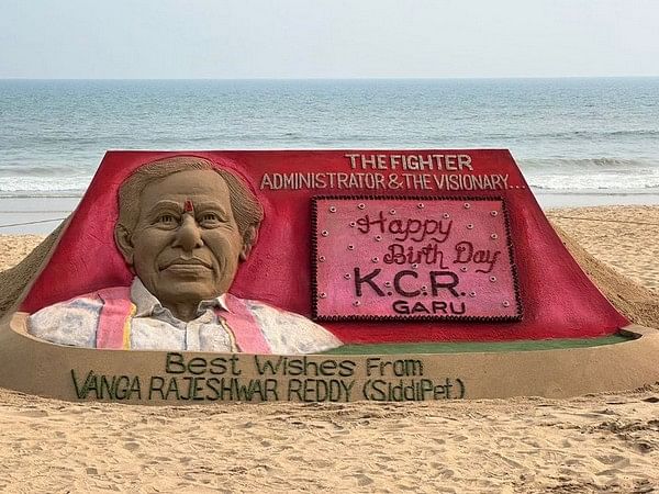 Sand artist Sudarshan Pattnaik creates sculpture of Telangana CM KCR on his birthday