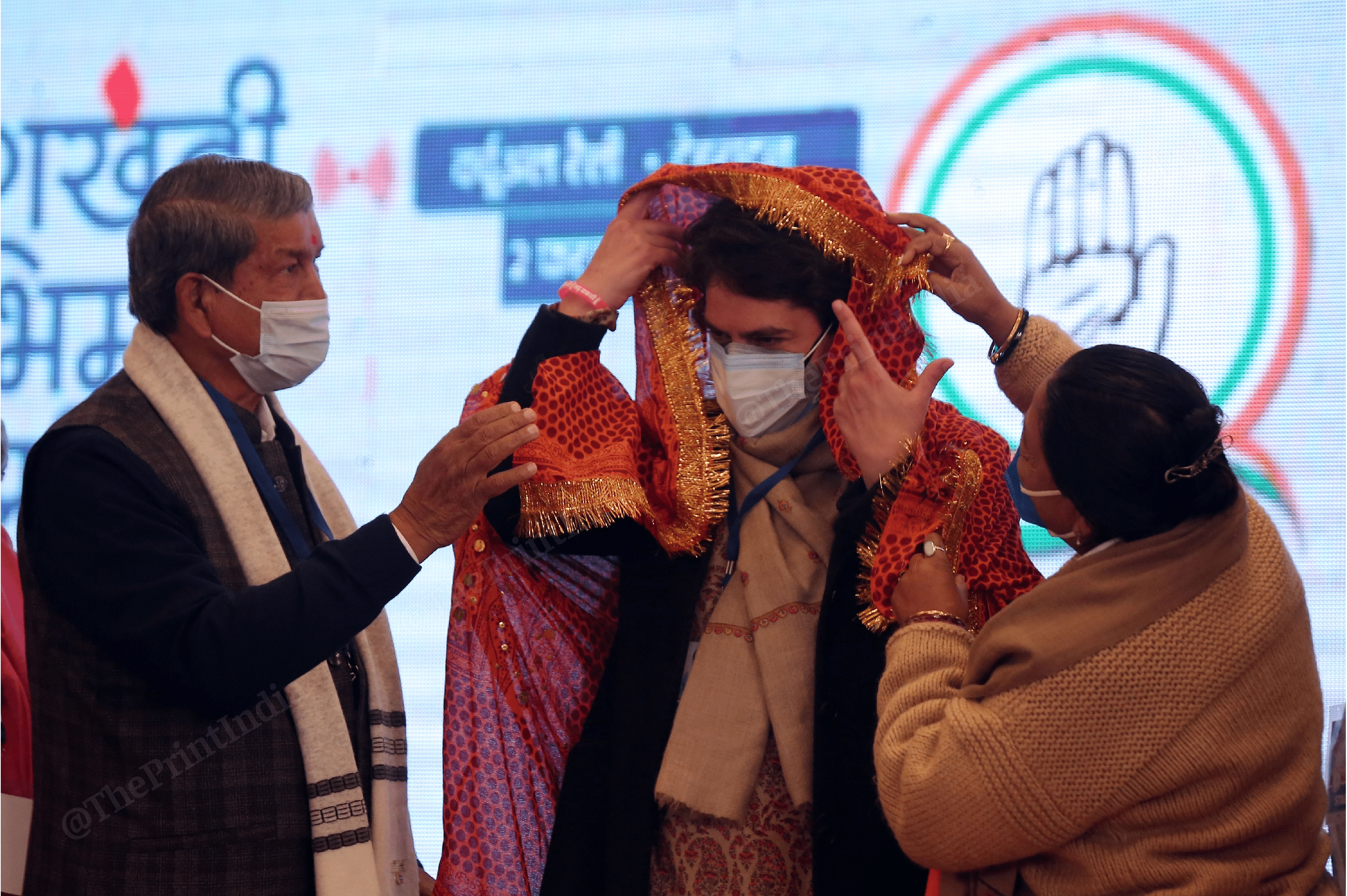 Former CM of Uttrakhand Harish Rawat welcomes Priyanka Gandhi Vadra in Dehradun | Photo: Suraj Singh Bisht | ThePrint