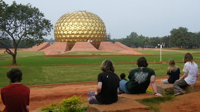 Matrimandir, Auroville, Pondicherry | Wikimedia Commons