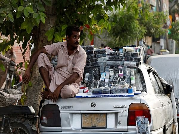 Pakistan: Over 300,000 car buyers in Sindh wait for vehicle number plates since 2016