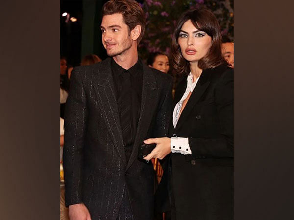 Andrew Garfield makes debut as a couple with girlfriend Alyssa Miller ...