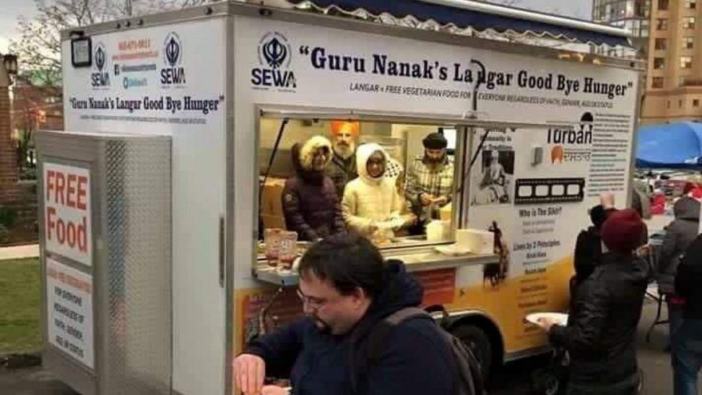 The food Truck "Guru Nanak's Langar, Goodbye Hunger" | Twitter/@RichaChadha