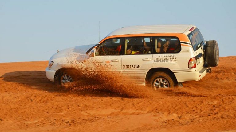 A traveller’s dream, Dubai is the ultimate destination for luxury yacht cruises & desert safari
