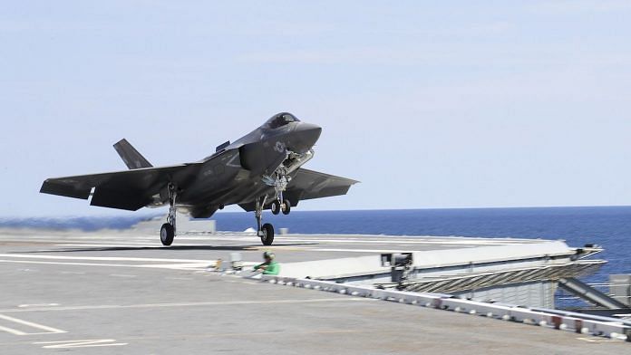 File photo |USN F-35C performs a touch-and-go landing aboard USS Abraham Lincoln | Wikimedia Commons