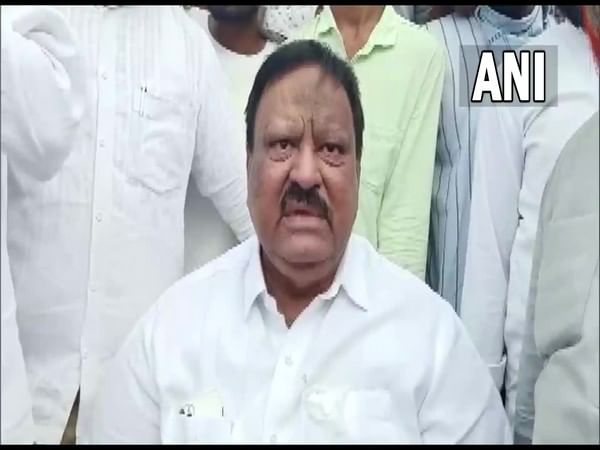 Karnataka hijab row: Cong leader Mukarram Khan booked for his 'cutting into pieces' remark
