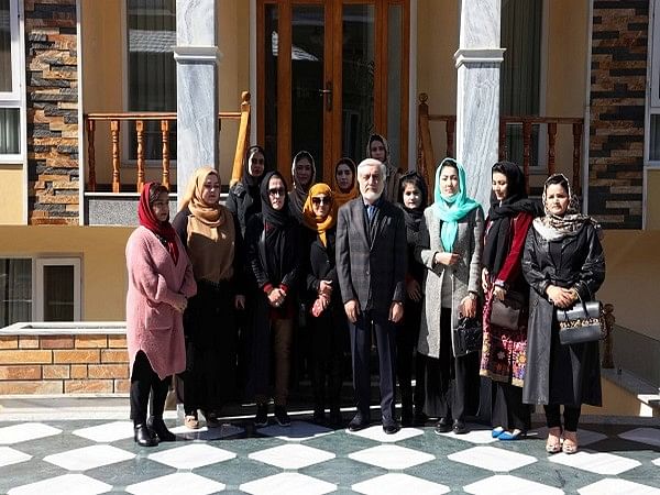 Abdullah Abdullah meets women activists in Kabul to discuss political ...