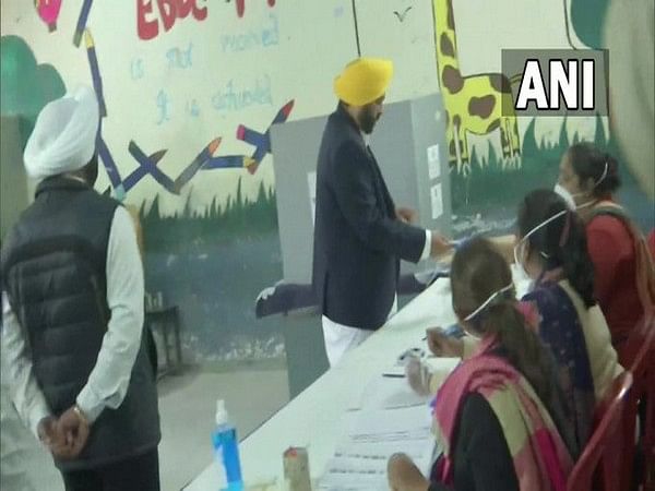 Punjab Polls: AAP's Bhagwant Mann votes in Mohali