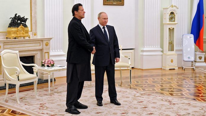 Pakistan Prime Minister Imran Khan with Russian President Vladimir Putin, Moscow, Feb 2022 | Twitter/@KremlinRussia_E
