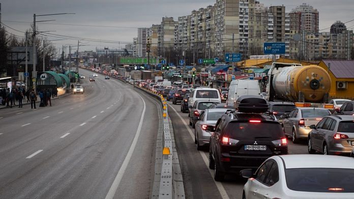 Truck drivers and residents seeking to leave capital Kyiv stuck in a traffic jam in the city, on 24 February 2022 | Photo: Erin Trieb | Bloomberg