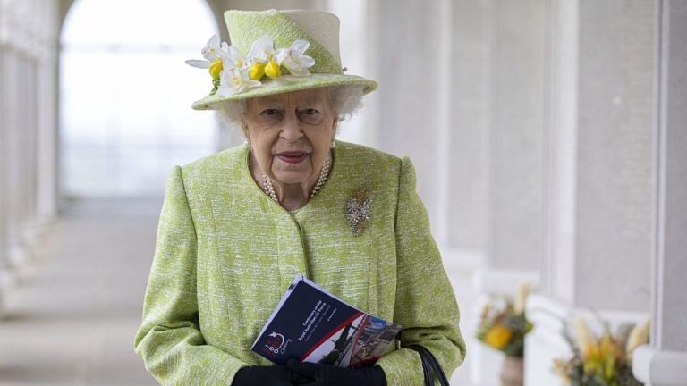 Queen Elizabeth shows how to make Boris Johnson’s ‘Living With Covid’ plan work