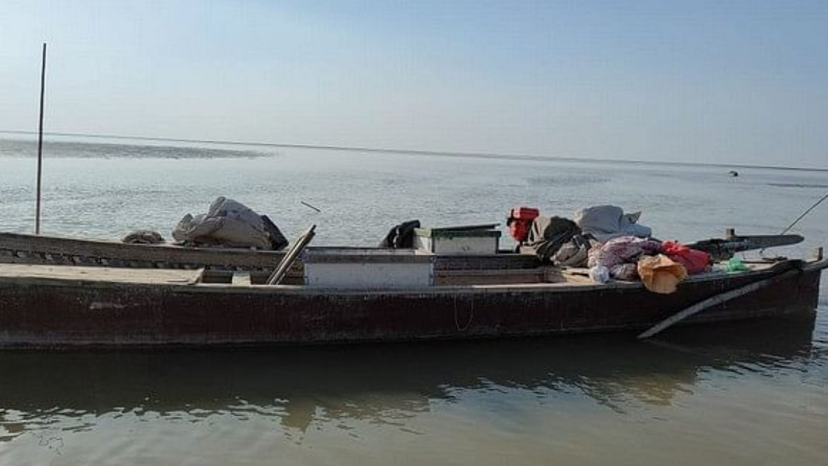 Sri Lankan Navy arrests 6 Indian fishermen, seizes boat for alleged poaching