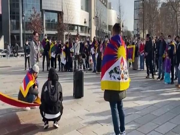Tibetan student body protests in Paris to mark 109th anniversary of Tibetan Independence Day