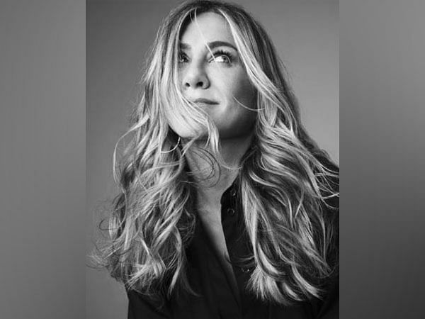 Jennifer Aniston oozes oomph in golden glittery pants, thanks fans for heartfelt birthday wishes