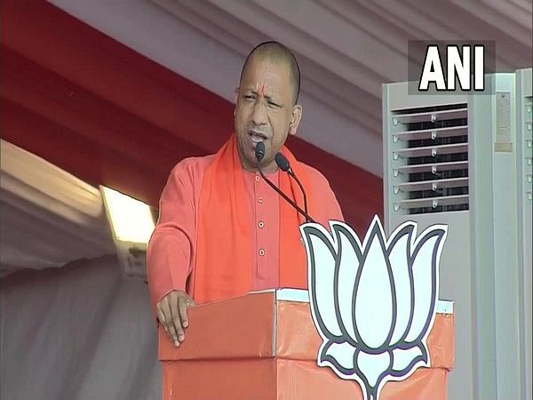 People who call themselves 'Samajwadi' are actually 'Tamanchawadi and 'Parivaarwadi': Adityanath