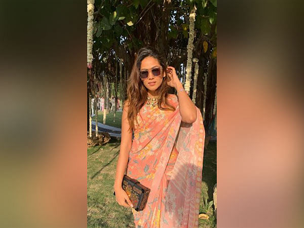 Mira Kapoor Looks Elegant In Chiffon Floral Saree Theprint Anifeed