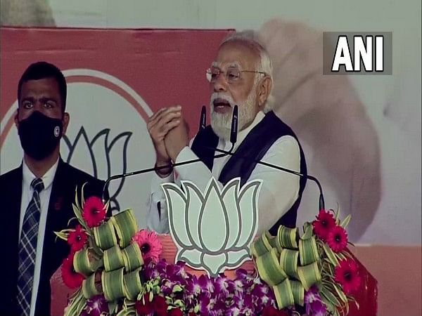 Uttar Pradesh election: Parivarvaadis showered love on terrorists, says PM Modi