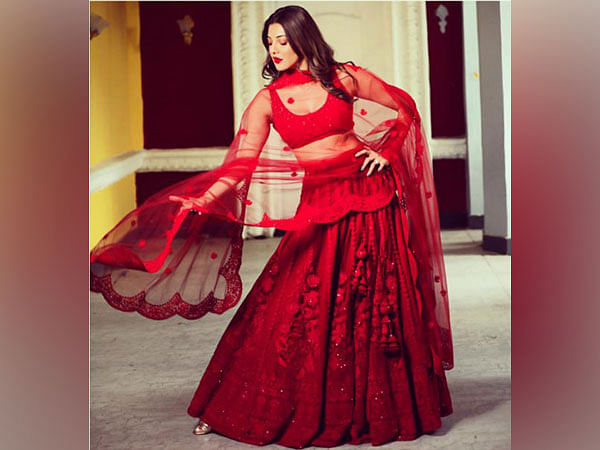 Kajal Aggarwal thanks fans for 21 million followers in beautiful red lehenga