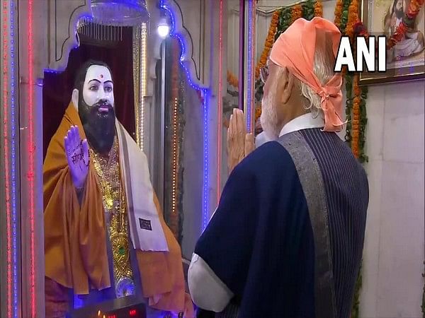 PM Modi offers prayers at Guru Ravidas Vishram Dham temple in Delhi
