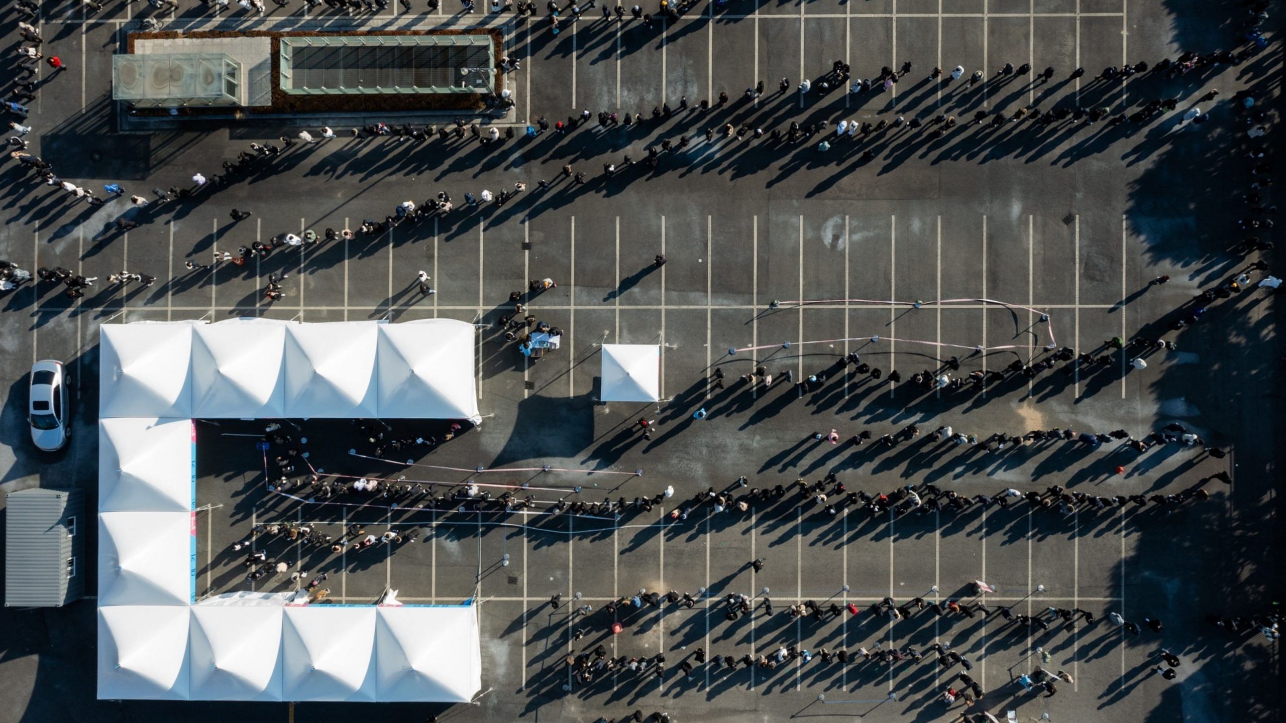 Queues at a testing station in Seoul on Feb. 6. Photographer: SeongJoon Cho/Bloomberg