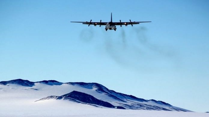 A C-130 aircraft about to land on the blue-ice runway at Union Glacier in Antarctica | Image sourced from study
