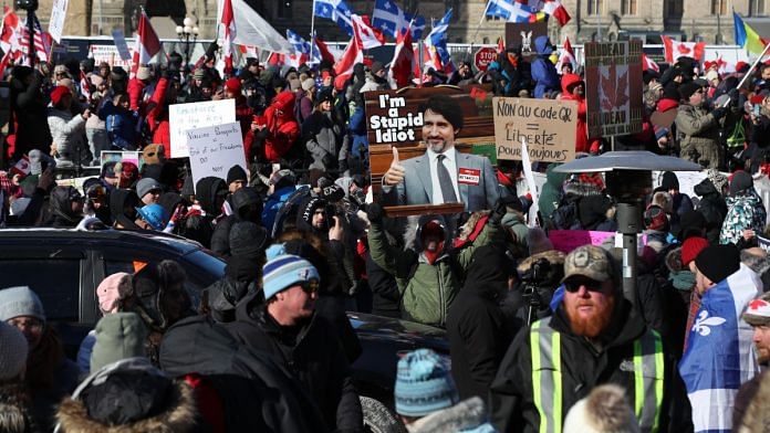 File photo of protesters near Parliament Hill during the 'Freedom Convoy' demonstration in Ottawa | Photo: David Kawai/Bloomberg