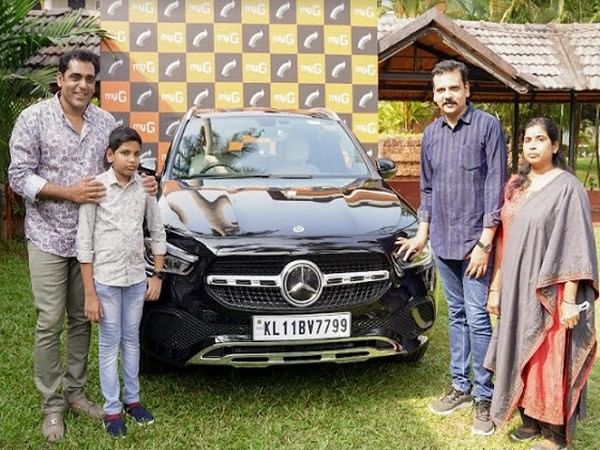 Boss gifts Mercedes-Benz SUV for his trusted employee in Kerala Boss gifts Mercedes-Benz SUV for his trusted employee in Kerala