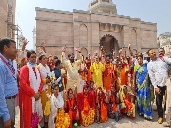 RSS leader Indresh Kumar visits Kashi Vishwanath Temple along with Dalits, tribals
