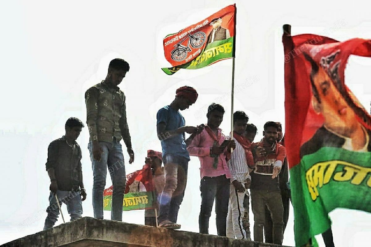 Samajwadi Party supporters stand on terrace | Photo: Praveen Jain | ThePrint