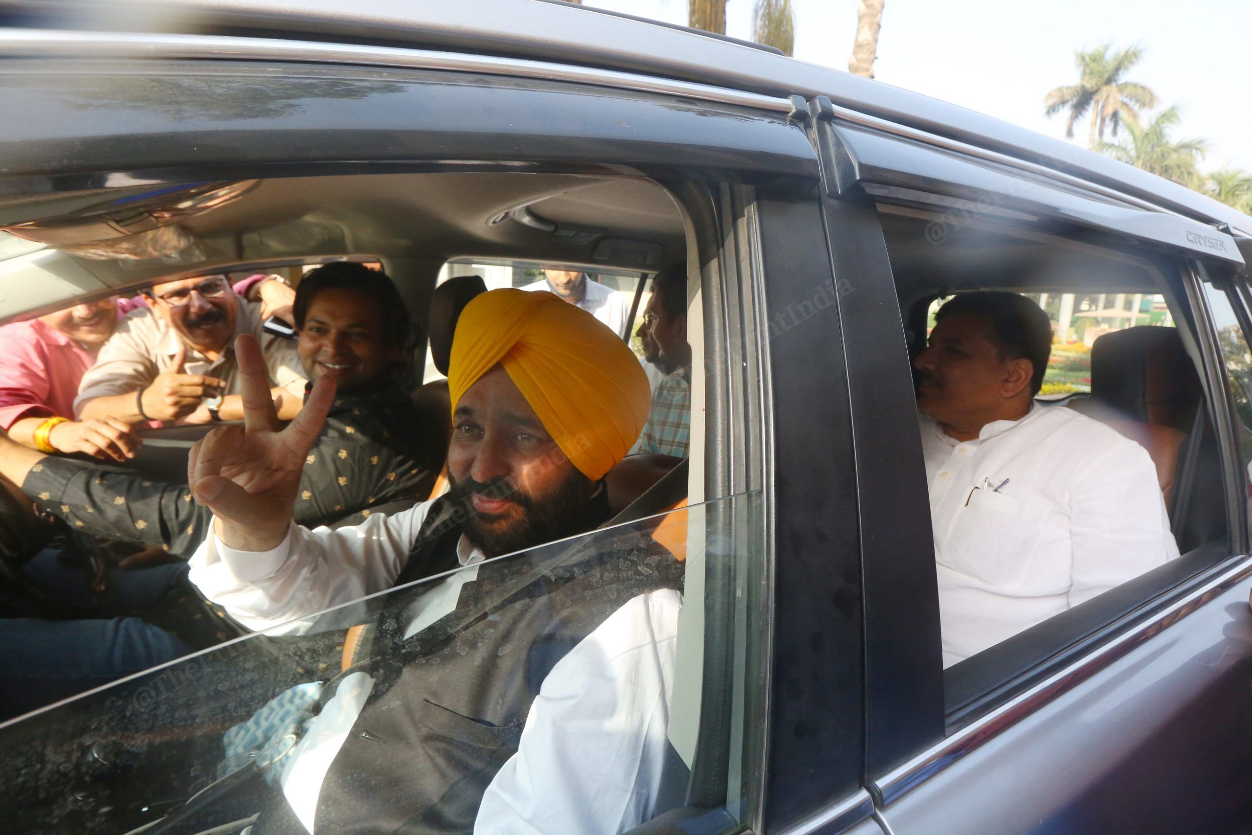 Bhagwant Mann flashes a smile and lifts his fingers in a victory sign | Photo: Praveen Jain | ThePrint