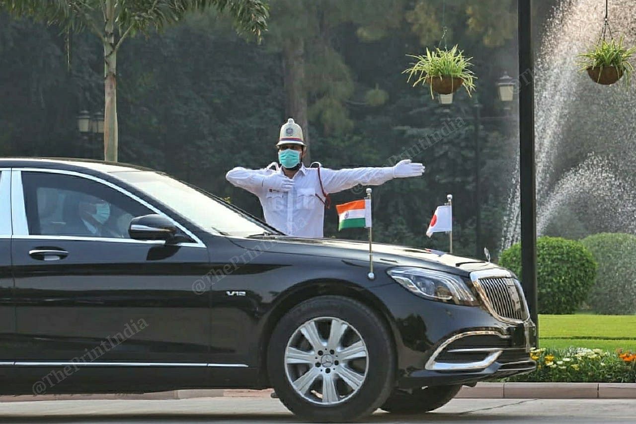 A security guard stands back for the Prime Minister's car to enter Hyderabad House | Photo: Praveen Jain | ThePrint
