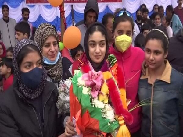 Moscow Wushu Stars Championship: Gold medalist Sadia Tariq receives warm welcome in Srinagar