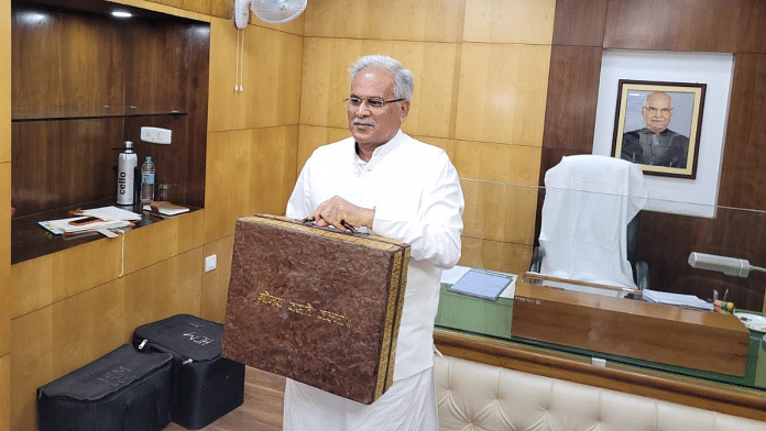 Chhattisgarh CM Bhupesh Baghel carries a briefcase made of cow dung to present the State budget at the Legislative Assembly, on 9 March 2022 | Twitter/@ANI