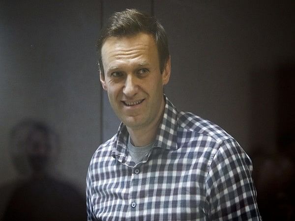 Moscow court sentences Kremlin critic Navalny to 9 years in prison