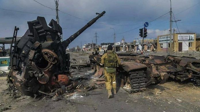 Remains of Russian tanks in Ukraine | Twitter/@DefenceU