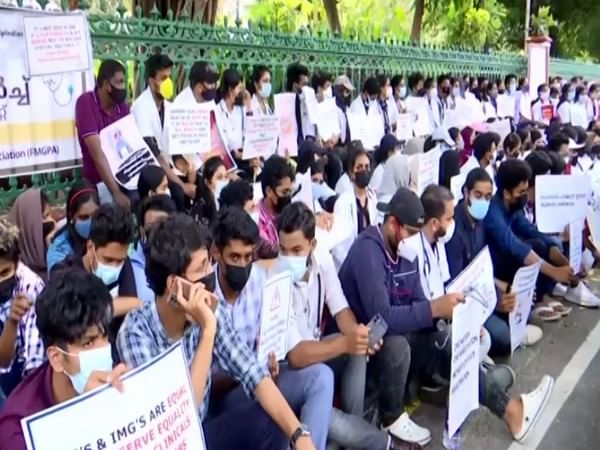 Medical students studying in China Universities stage protest in Kerala, seek recognition of physical training in India