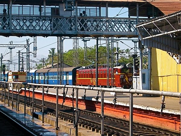 Central railway to run 22 trips of Holi special trains between Mumbai, Ballia