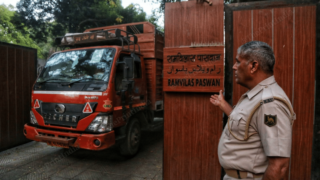 Former Union Minister Ram Vilas Paswan’s Janpath bungalow being vacated | ThePrint | Manisha Mondal