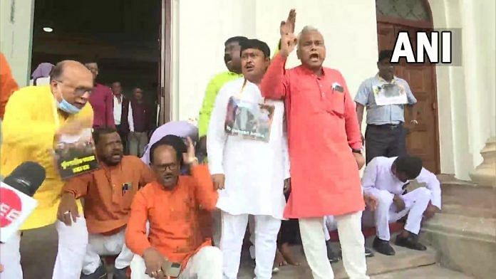 BJP MLAs protesting in Bengal assembly | Photo: Twitter/@ANI