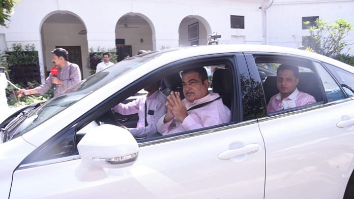 Union Minister Nitin Gadkari visited Parliament House by Hydrogen based Fuel Cell Electric Vehicle on 30 March 2022| Twitter/@OfficeOfNG